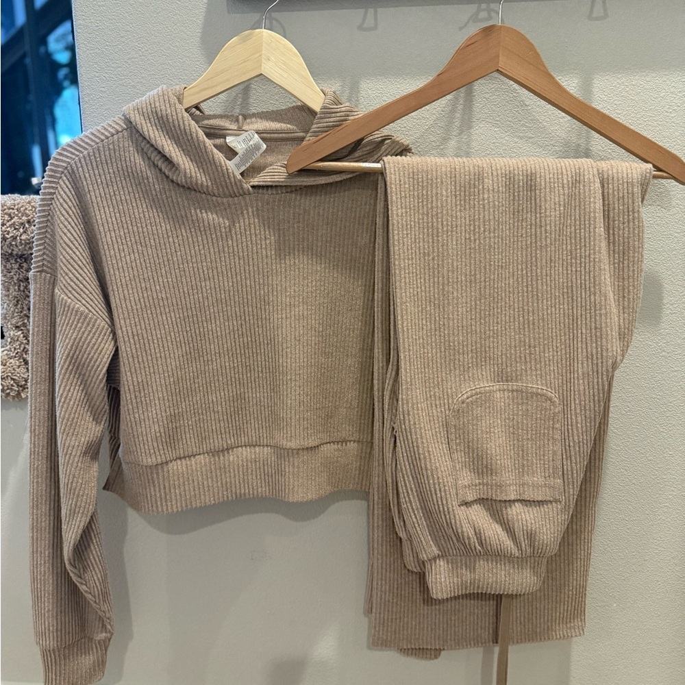 NWOT Alo Muse ribbed Tan Ribbed Set xs